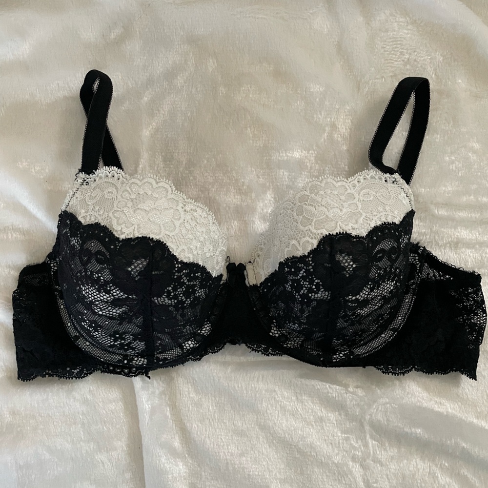 EUC Victoria’s Secret Dream Angels Lined Demi lace bra, size 38B black and white